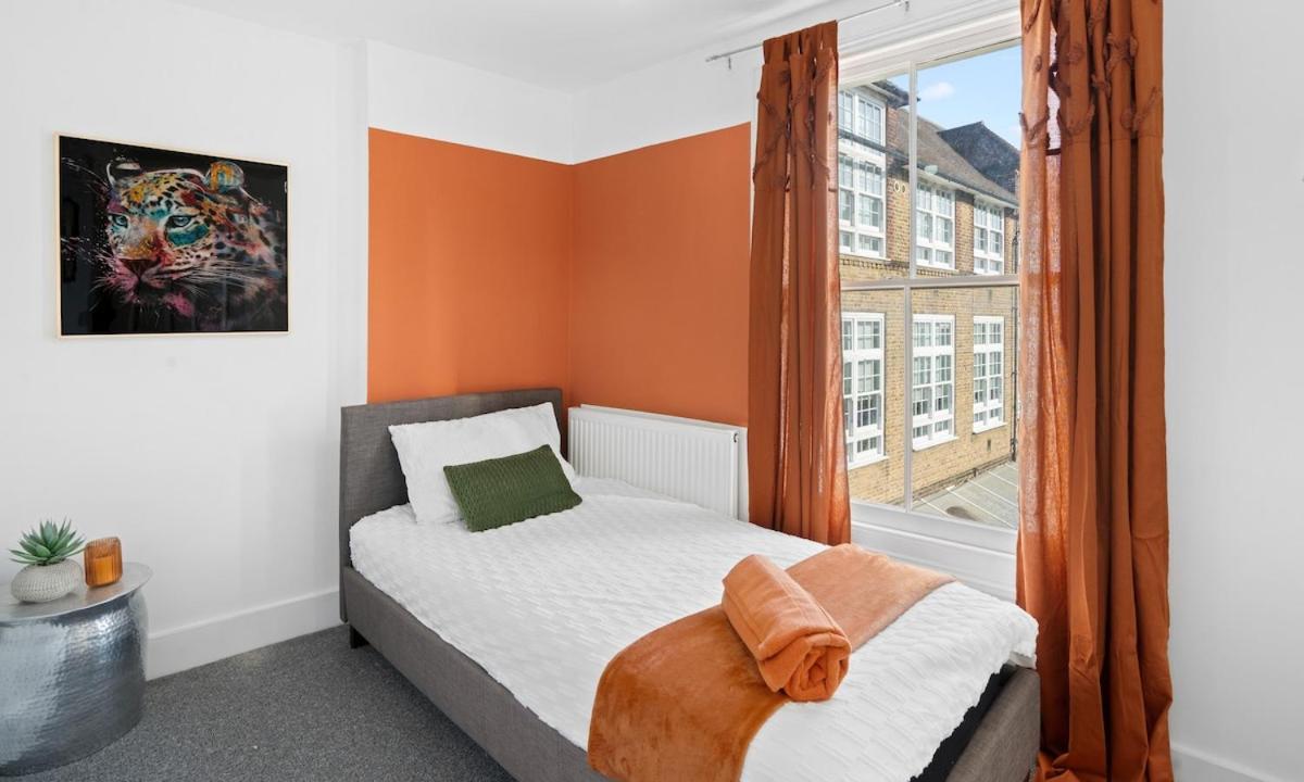 Canary Wharf - Contractors - 4 Bed Apartment *